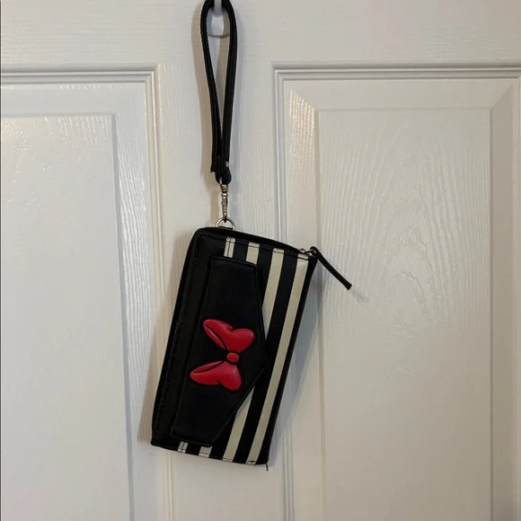 Disney Black and white Minnie Mouse Wristlet - Picture 1 of 6